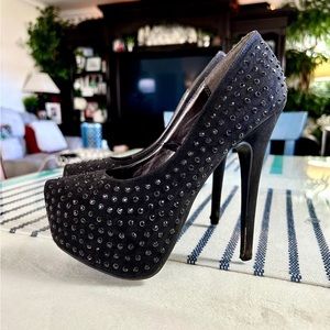 FOREVER 21 BLACK SUEDE HEELS SIZE 7